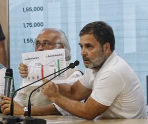 शेयर बाजार में निवेशकों ने गंवाए 30 लाख करोड़, जेपीसी करे जांच : राहुल गांधी